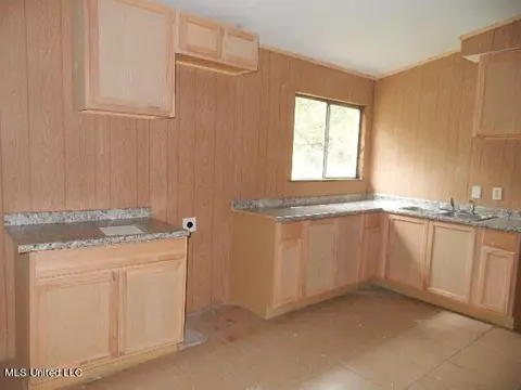 Kitchen - 926 Branch St, Jackson, MS 39212 photo 2 of 2