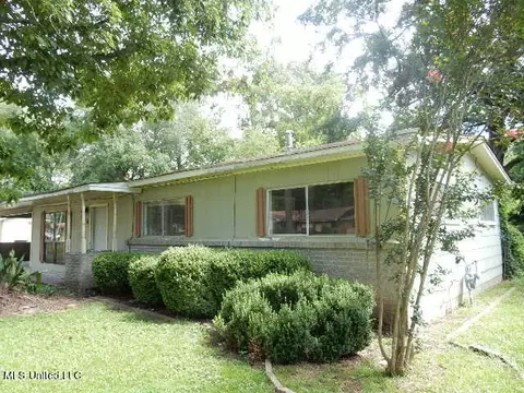 Exterior - 926 Branch St, Jackson, MS 39212 photo 2 of 7