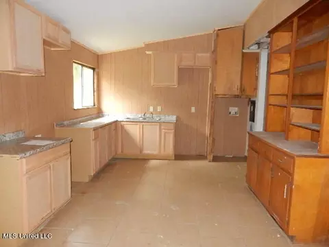 Kitchen - 926 Branch St, Jackson, MS 39212 photo 1 of 2