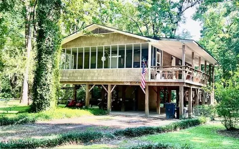 106 Bradley Dr, Lucedale, MS 39452