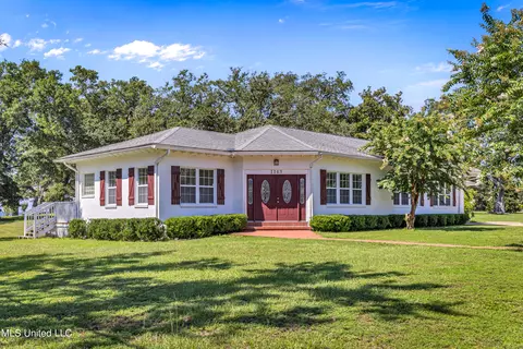 1143 2nd St, Gulfport, MS 39501