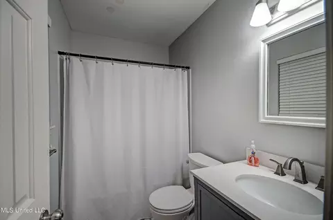 Bath - 32 Woodbridge Rd, Brandon, MS 39042 photo 1 of 2
