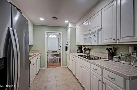 Kitchen - 32 Woodbridge Rd, Brandon, MS 39042 photo 1 of 4