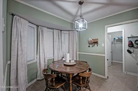 Dining - 32 Woodbridge Rd, Brandon, MS 39042 photo 2 of 2