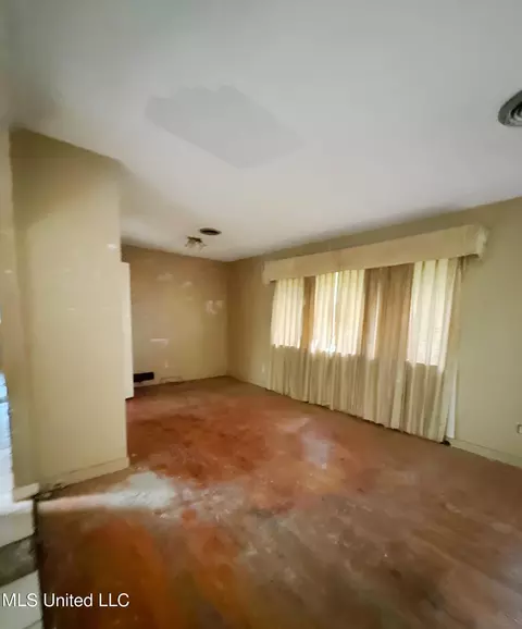 5534 Queen Elizabeth Ln, Jackson, MS 39209 photo 9