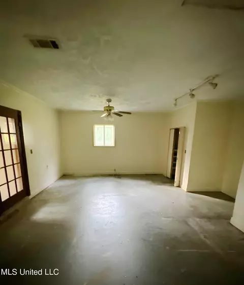 5534 Queen Elizabeth Ln, Jackson, MS 39209 photo 5