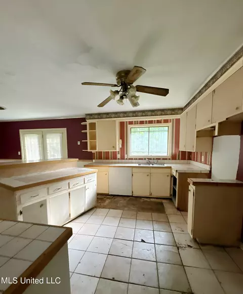5534 Queen Elizabeth Ln, Jackson, MS 39209 photo 2