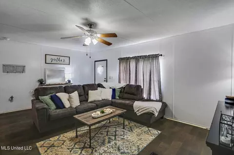 125 Carol Ave, Florence, MS 39073 photo 4