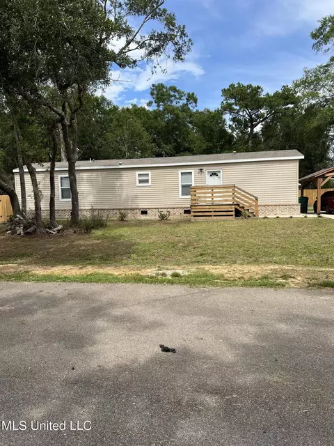1063 Limu Way, Diamondhead, MS 39525 photo 2