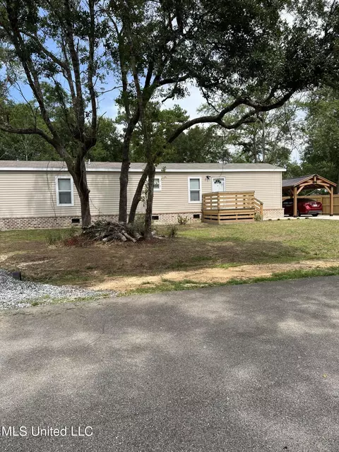 1063 Limu Way, Diamondhead, MS 39525 photo 3
