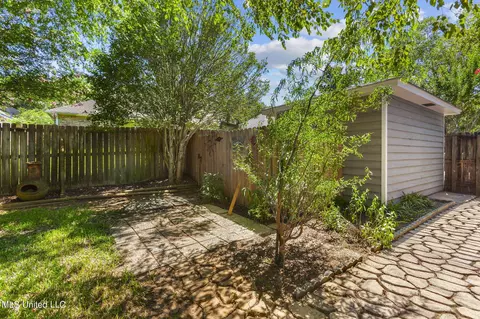 Exterior - 205 Pecan Cir, Brandon, MS 39042 photo 5 of 7