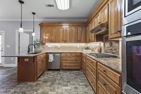 Kitchen - 205 Pecan Cir, Brandon, MS 39042 photo 2 of 2