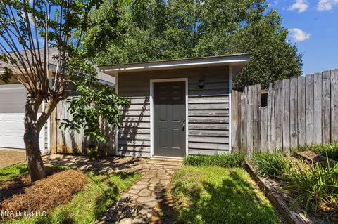 Exterior - 205 Pecan Cir, Brandon, MS 39042 photo 7 of 7