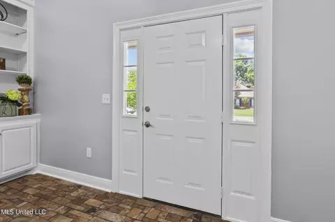 Entry Way - 205 Pecan Cir, Brandon, MS 39042 photo 1 of 2