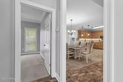 Entry Way - 205 Pecan Cir, Brandon, MS 39042 photo 2 of 2