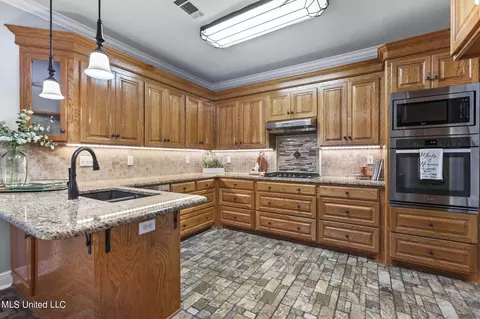 Kitchen - 205 Pecan Cir, Brandon, MS 39042 photo 1 of 2