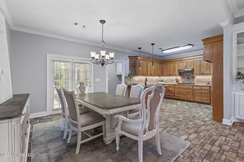 Dining - 205 Pecan Cir, Brandon, MS 39042 photo 2 of 2