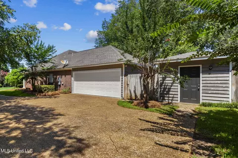 Exterior - 205 Pecan Cir, Brandon, MS 39042 photo 6 of 7