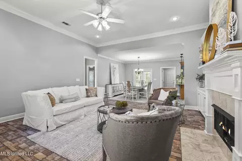 Living - 205 Pecan Cir, Brandon, MS 39042 photo 1 of 2