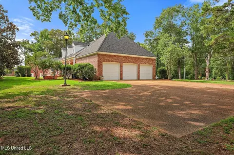 Exterior - 402 Dogwood Pl, Flowood, MS 39232 photo 15 of 24