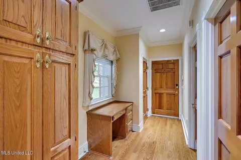 Entry Way - 402 Dogwood Pl, Flowood, MS 39232 photo 4 of 8