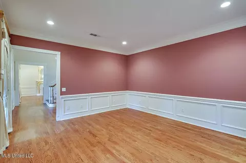 Living - 402 Dogwood Pl, Flowood, MS 39232 photo 2 of 9