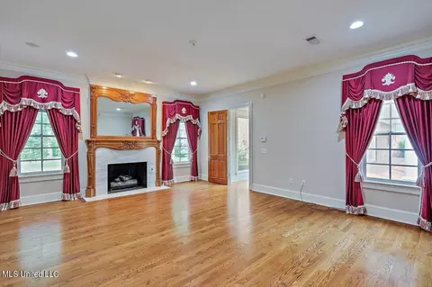 Living - 402 Dogwood Pl, Flowood, MS 39232 photo 9 of 9