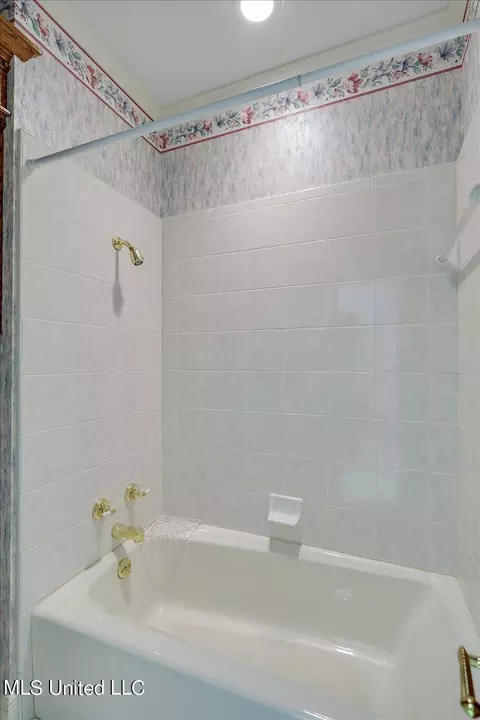 Bath - 402 Dogwood Pl, Flowood, MS 39232 photo 6 of 8