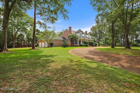 Exterior - 402 Dogwood Pl, Flowood, MS 39232 photo 8 of 24