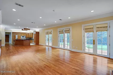 Living - 402 Dogwood Pl, Flowood, MS 39232 photo 5 of 9