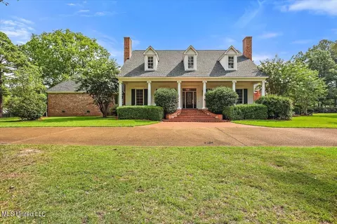 Exterior - 402 Dogwood Pl, Flowood, MS 39232 photo 2 of 24