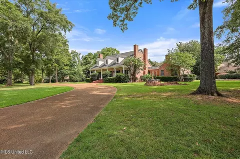 Exterior - 402 Dogwood Pl, Flowood, MS 39232 photo 4 of 24