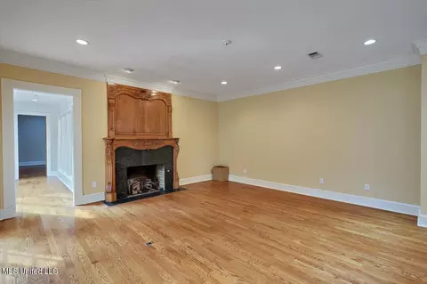 Living - 402 Dogwood Pl, Flowood, MS 39232 photo 7 of 9
