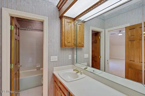 Bath - 402 Dogwood Pl, Flowood, MS 39232 photo 7 of 8