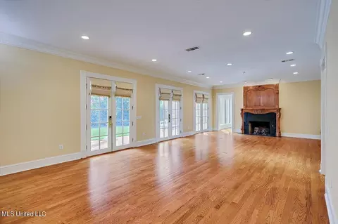 Living - 402 Dogwood Pl, Flowood, MS 39232 photo 8 of 9