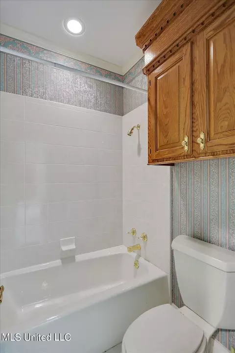 Bath - 402 Dogwood Pl, Flowood, MS 39232 photo 8 of 8