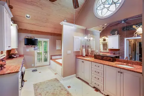 Bath - 2124 Eastover Dr, Jackson, MS 39211 photo 1 of 6