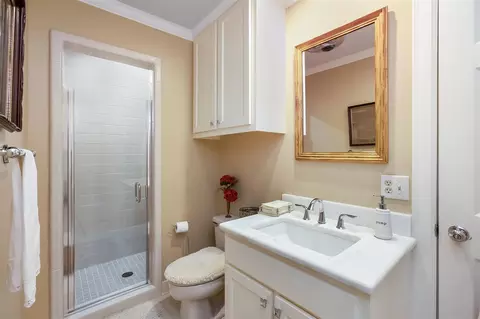 Bath - 2124 Eastover Dr, Jackson, MS 39211 photo 6 of 6