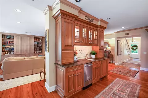 Entry Way - 2124 Eastover Dr, Jackson, MS 39211 photo 3 of 4