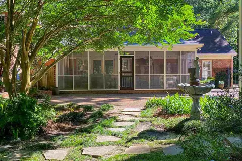 Exterior - 2124 Eastover Dr, Jackson, MS 39211 photo 6 of 13