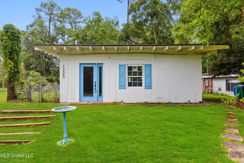 1320 Iberville Dr, Ocean Springs, MS 39564