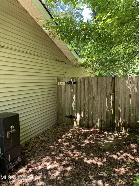 3133 Peterson Dr, Jackson, MS 39212 photo 3