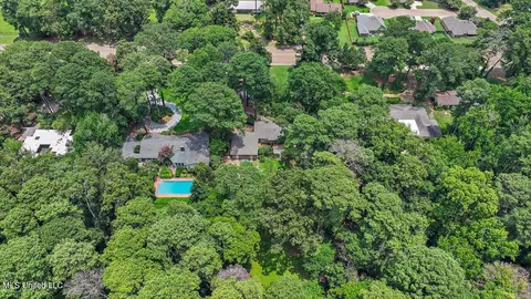 View/Area - 5519 Ridgewood Rd, Jackson, MS 39211 photo 8 of 12