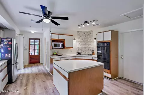 Kitchen - 5519 Ridgewood Rd, Jackson, MS 39211 photo 1 of 6