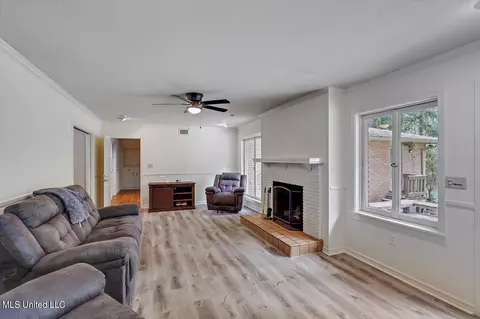 Living - 5519 Ridgewood Rd, Jackson, MS 39211 photo 4 of 5