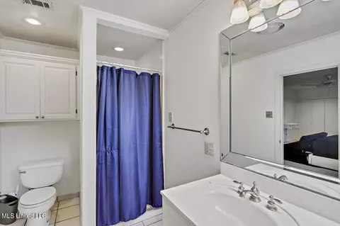 Bath - 5519 Ridgewood Rd, Jackson, MS 39211 photo 3 of 5