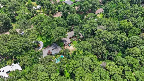 View/Area - 5519 Ridgewood Rd, Jackson, MS 39211 photo 7 of 12
