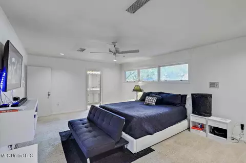 Bedroom - 5519 Ridgewood Rd, Jackson, MS 39211 photo 2 of 6