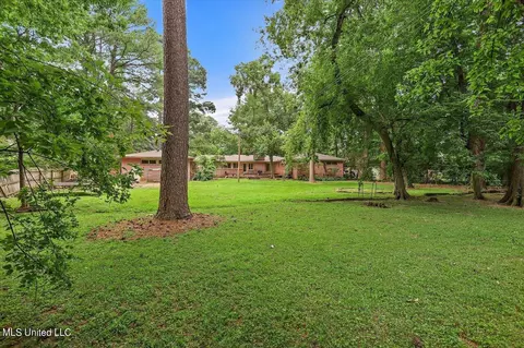 Exterior - 5519 Ridgewood Rd, Jackson, MS 39211 photo 13 of 29