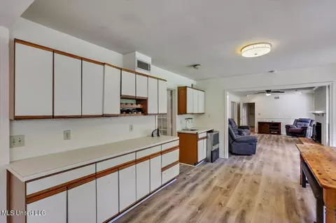 Kitchen - 5519 Ridgewood Rd, Jackson, MS 39211 photo 6 of 6